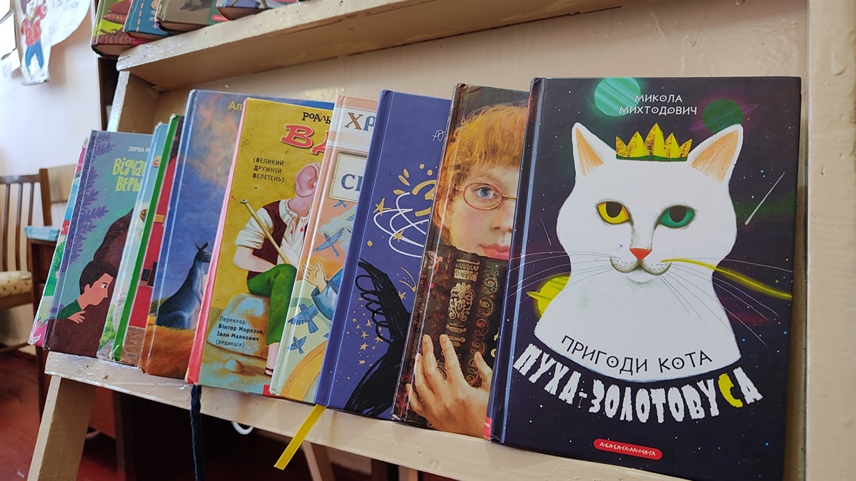 У бібліотеці багато нових українських книг для дітей
