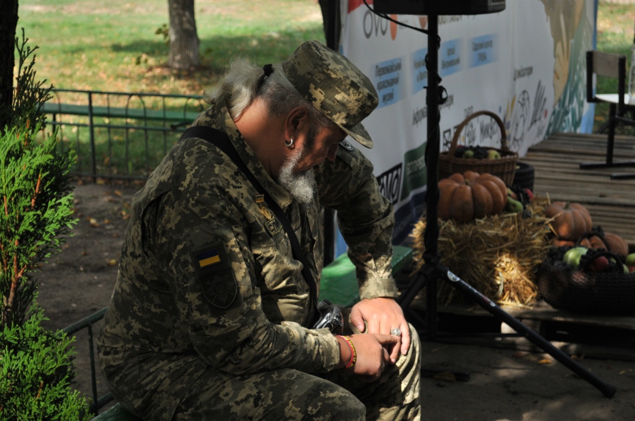 В очікуванні початку Артпікніка Вінграновського