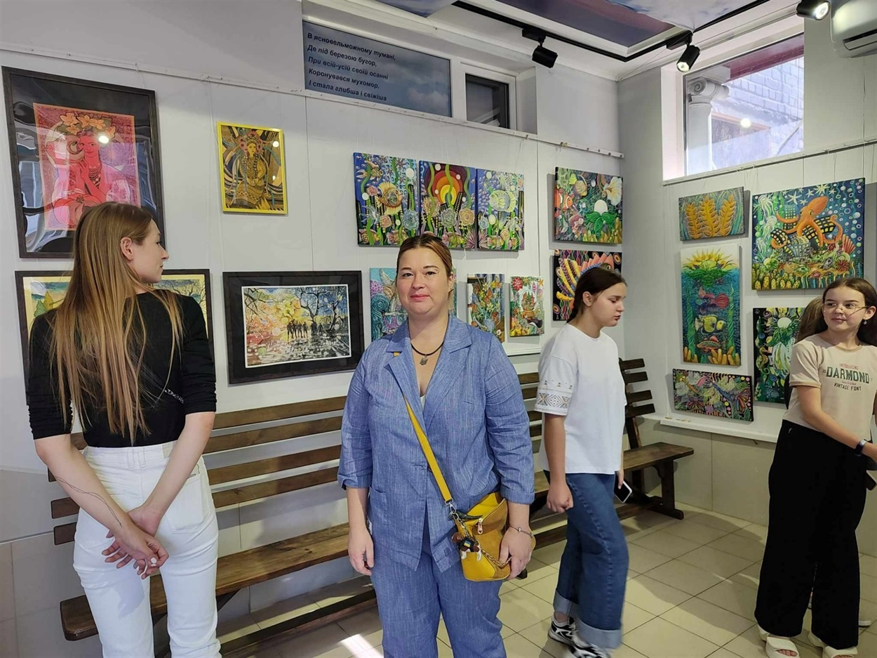 Ганна Халджаєва в центрі