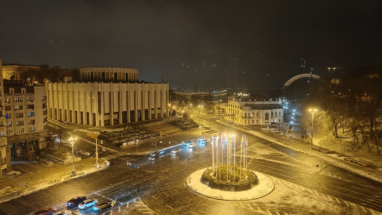 Жовто-синій вечірній Київ