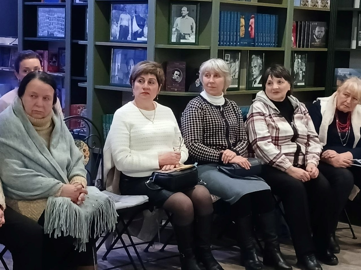 У артхабі Вінграновський