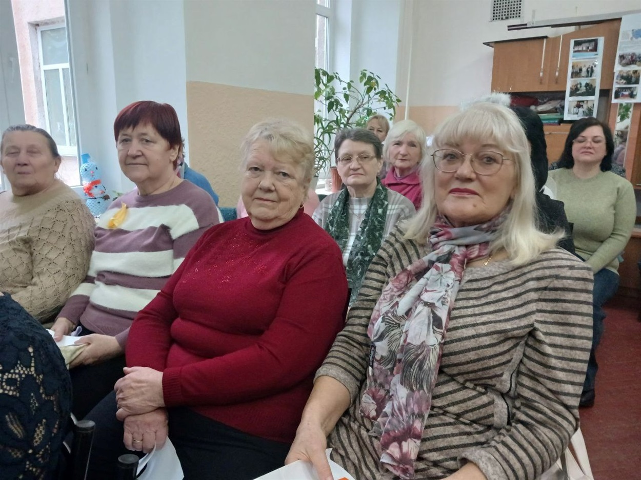 Емілія Кучера праворуч
