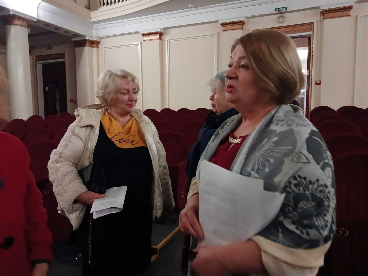 Ольга Попова ліворуч