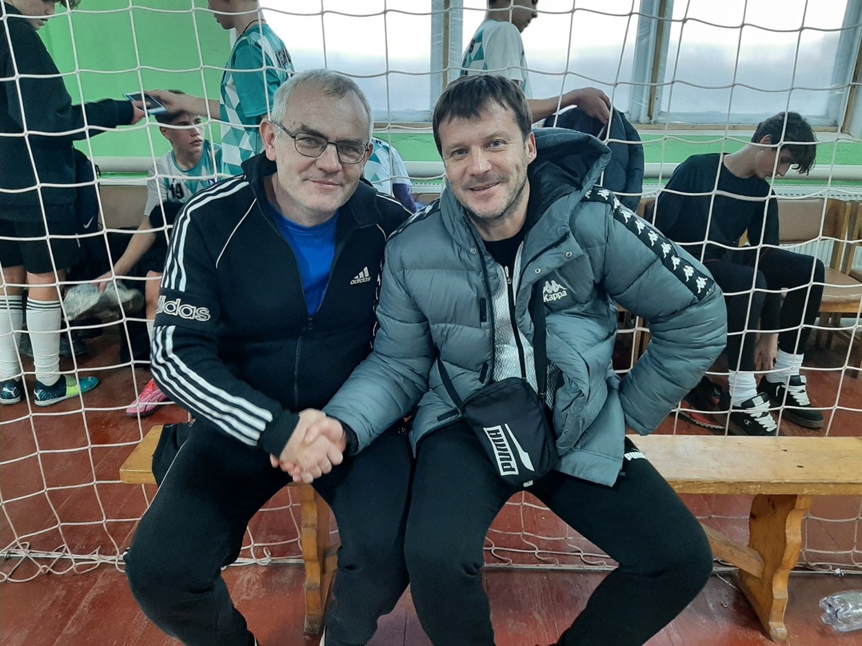 На фото тренери первомайських команд Анатолій Халковський та Андрій Кривогуз