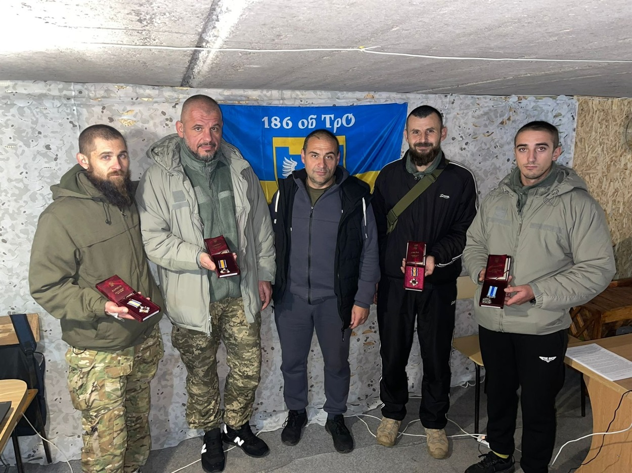 Валерій з побратимами