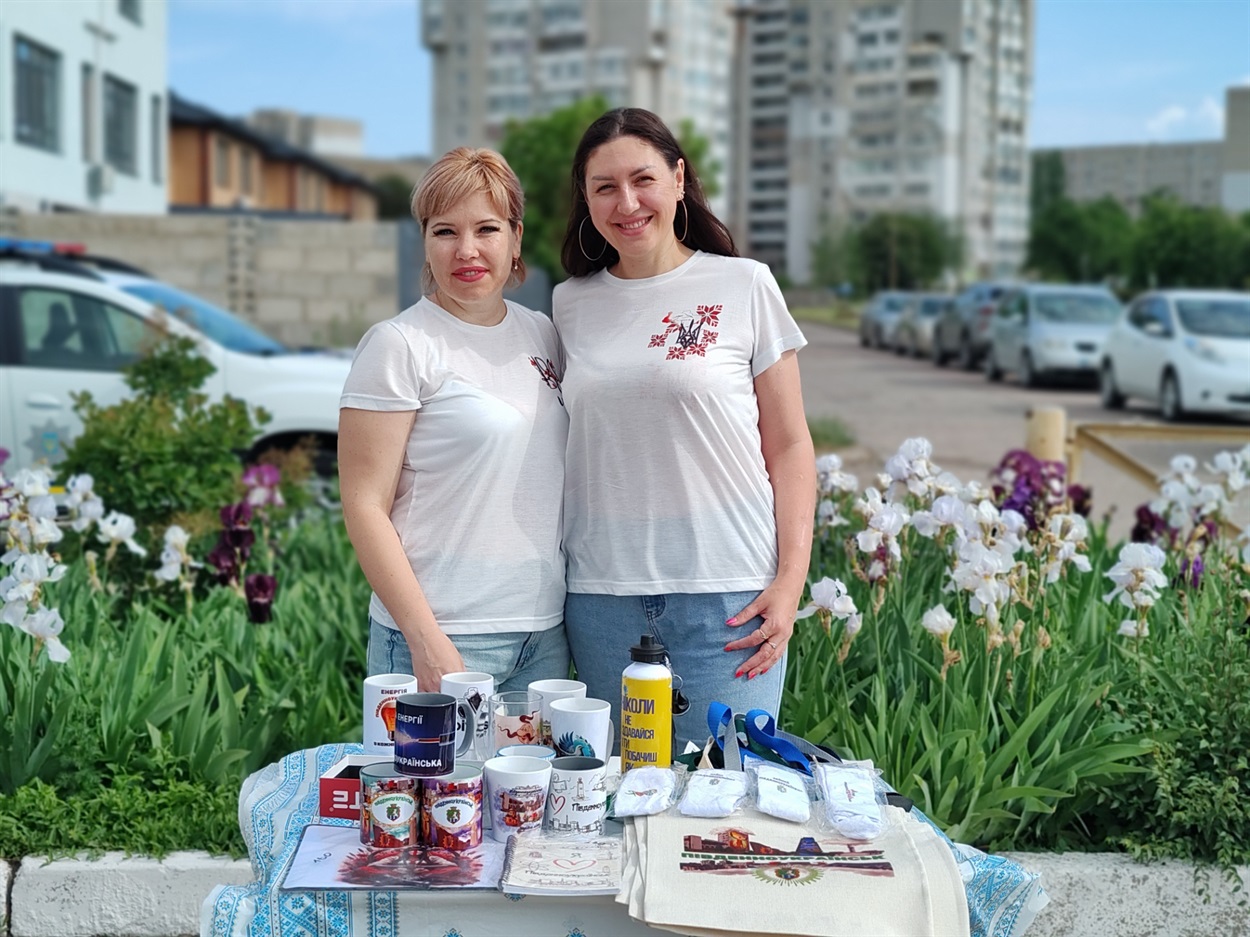 Колеги-журналістки з Південноукраїнська теж взяли участь у ярмарку
