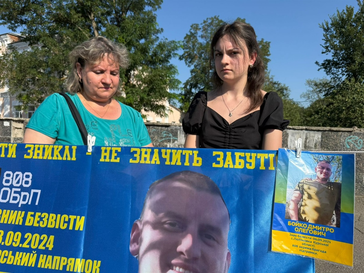 Людмила Бойко ліворуч