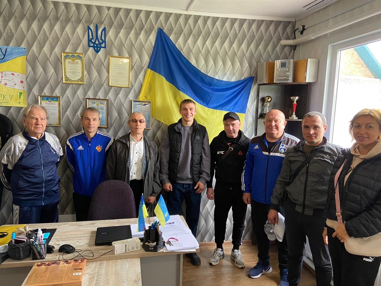 Данило Лозан з колективом тренерів Первомайської ДЮСШ