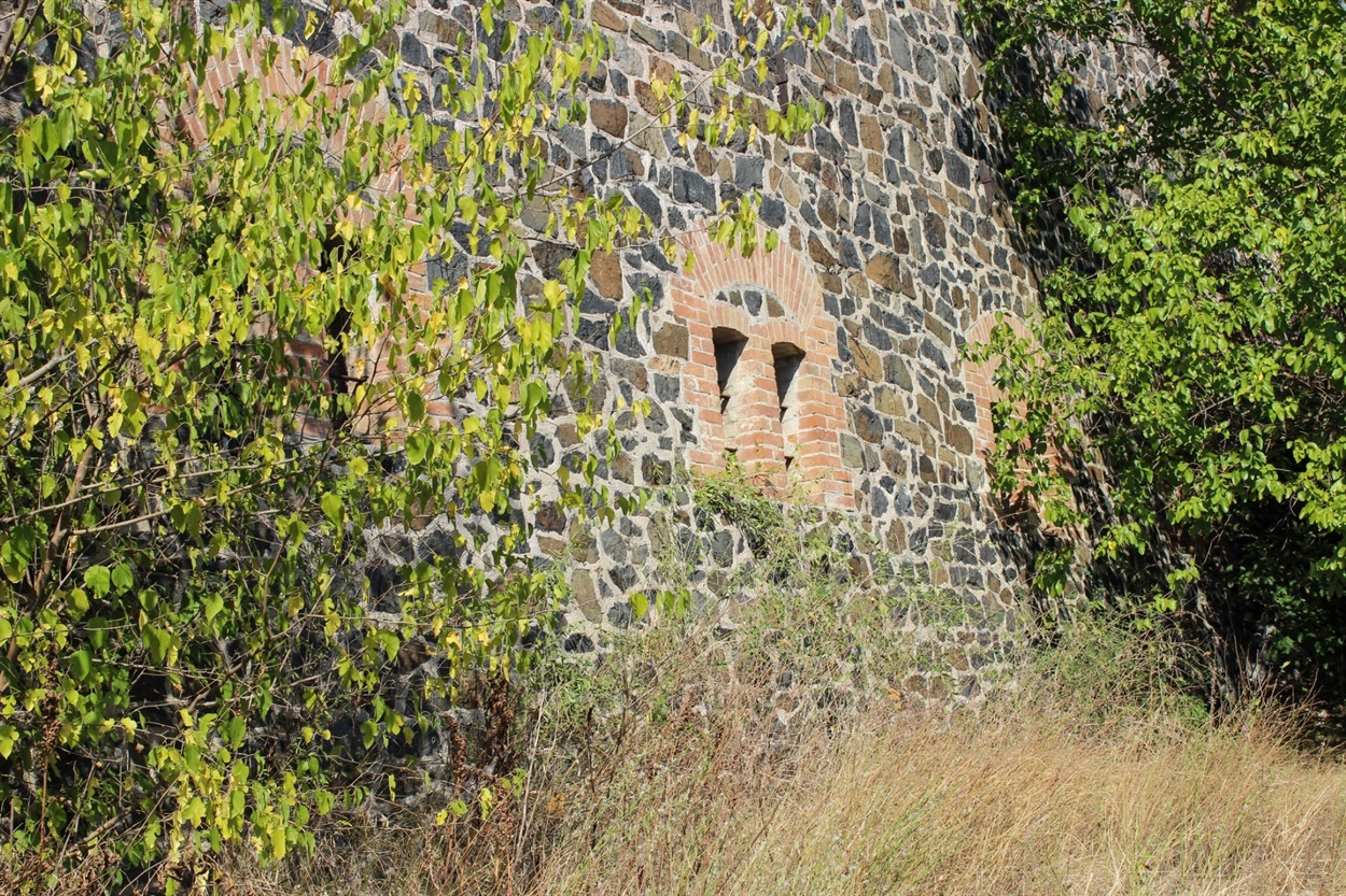 Така кладка характерна для старих будівель
