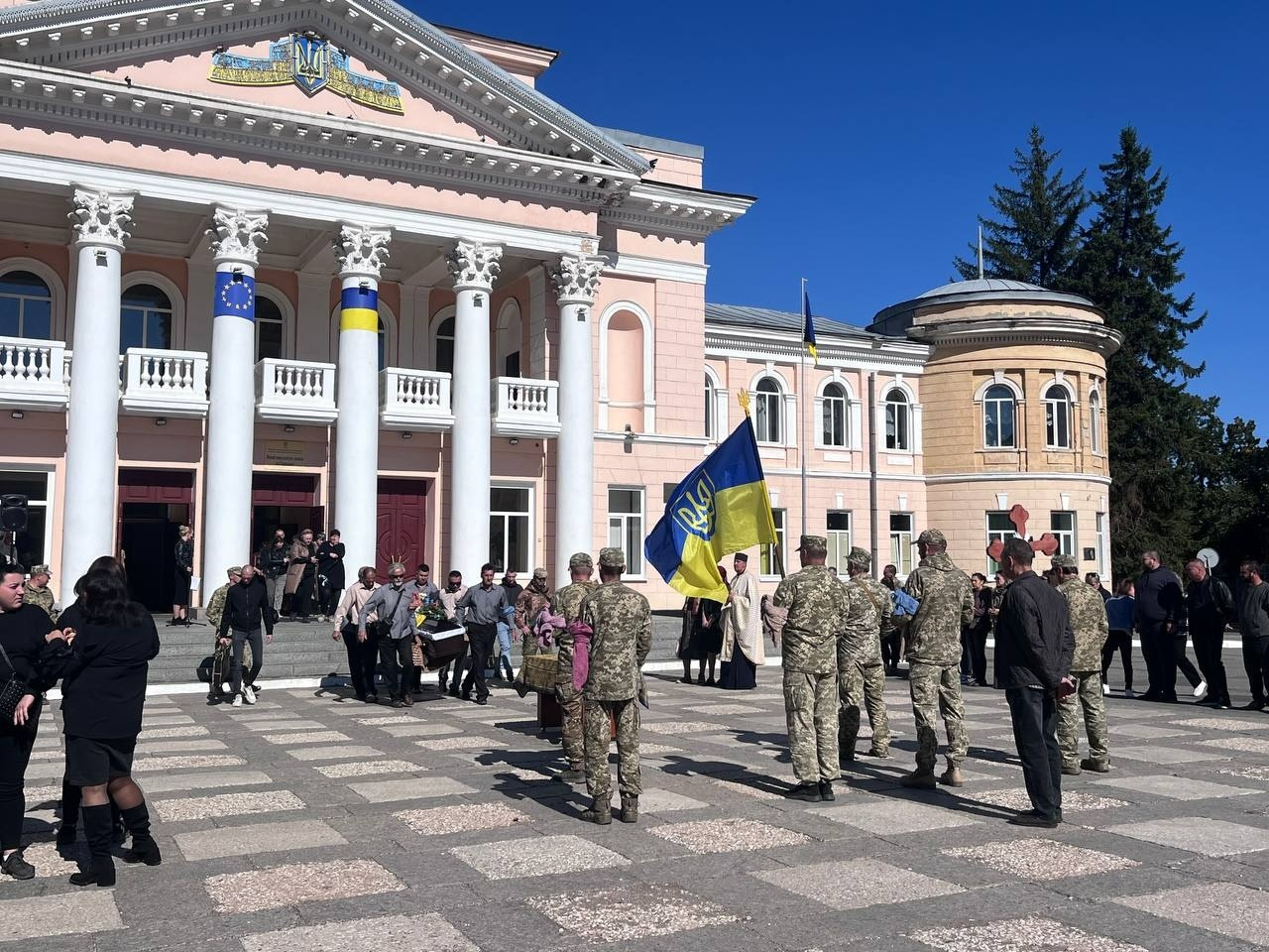 Первомайськ попрощався із Сергієм Шевченком, снайпером, що віддав життя за Україну
