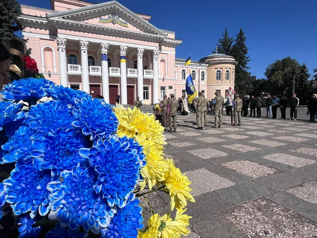 Первомайськ попрощався із Сергієм Шевченком, снайпером, що віддав життя за Україну