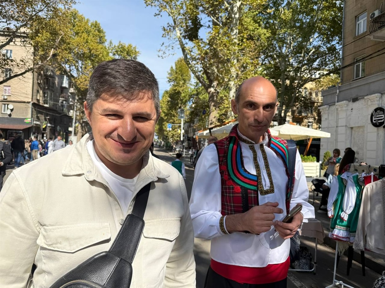 Євген Скарлат ліворуч