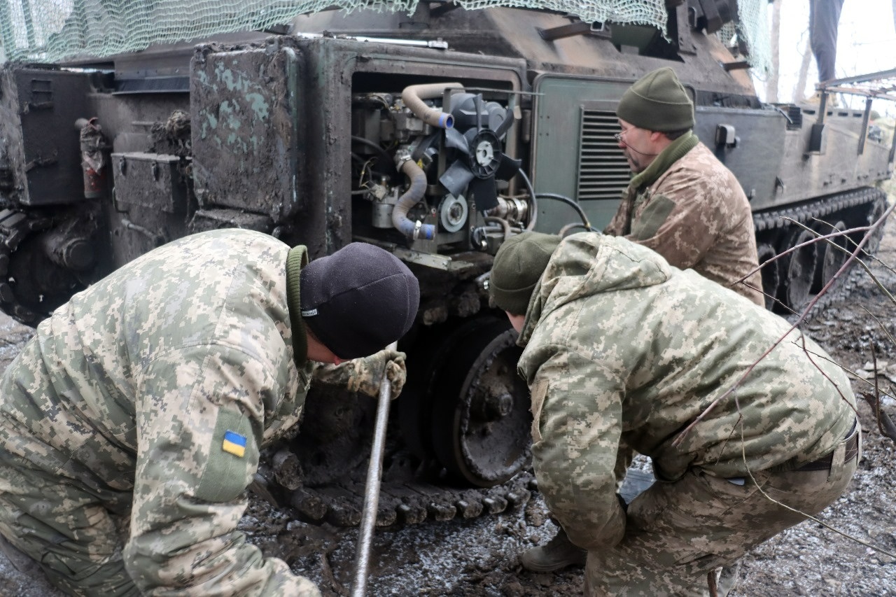 «Шатун» із 40-ї бригади: ремонтує техніку під обстрілами й мріє повернутися до дітей