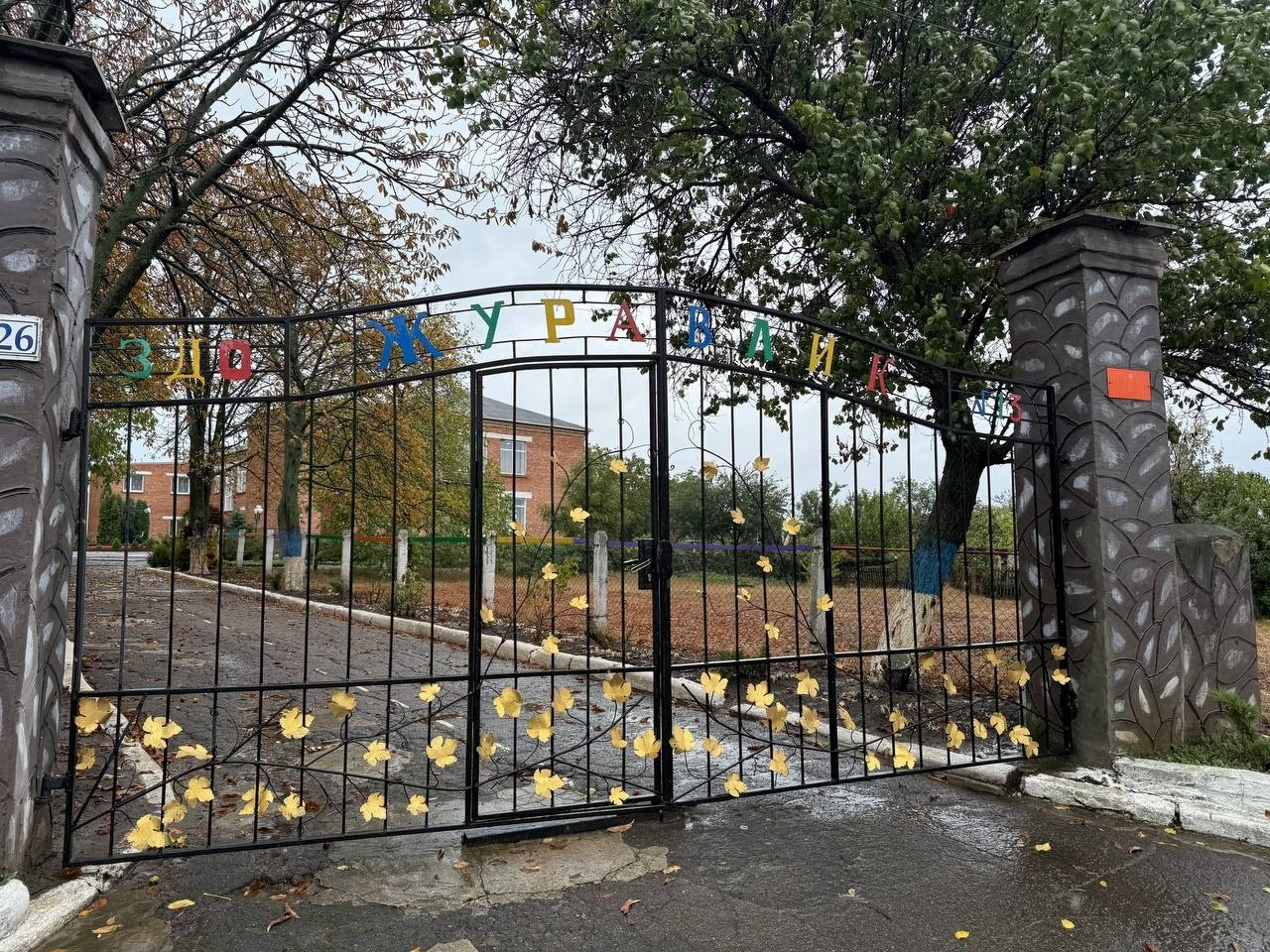 Вихователі, батьки та діти організували ярмарок у первомайському садочку: кошти підуть на ЗСУ