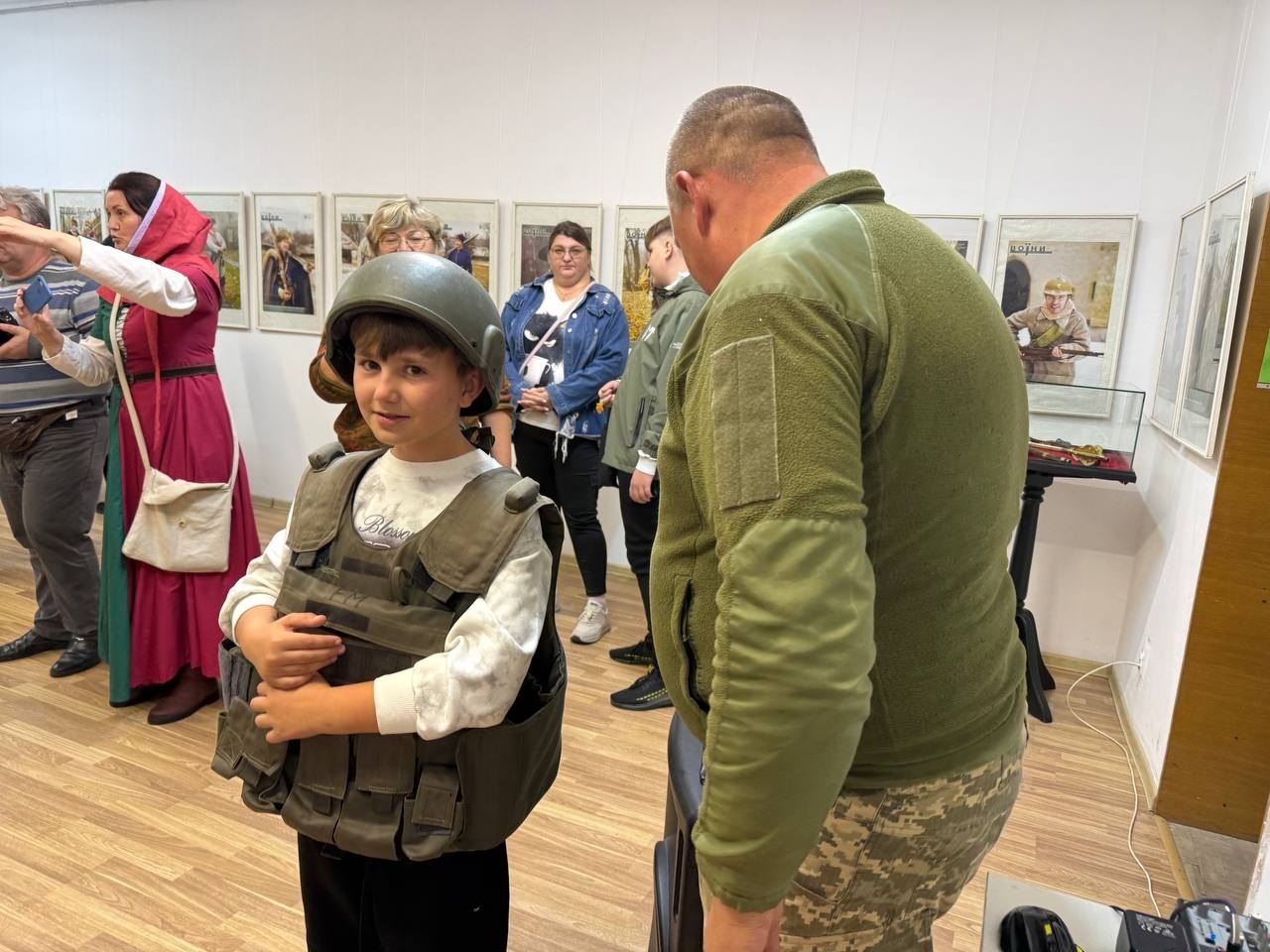 Брязкали обладунками, співали пісень та донатили захисникам. Вечір середньовіччя у музеї
