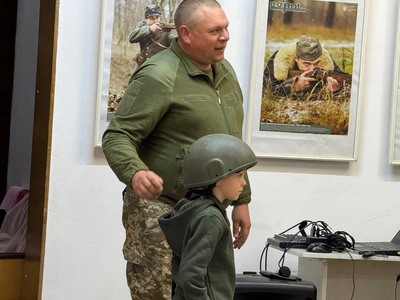 Брязкали обладунками, співали пісень та донатили захисникам. Вечір середньовіччя у музеї
