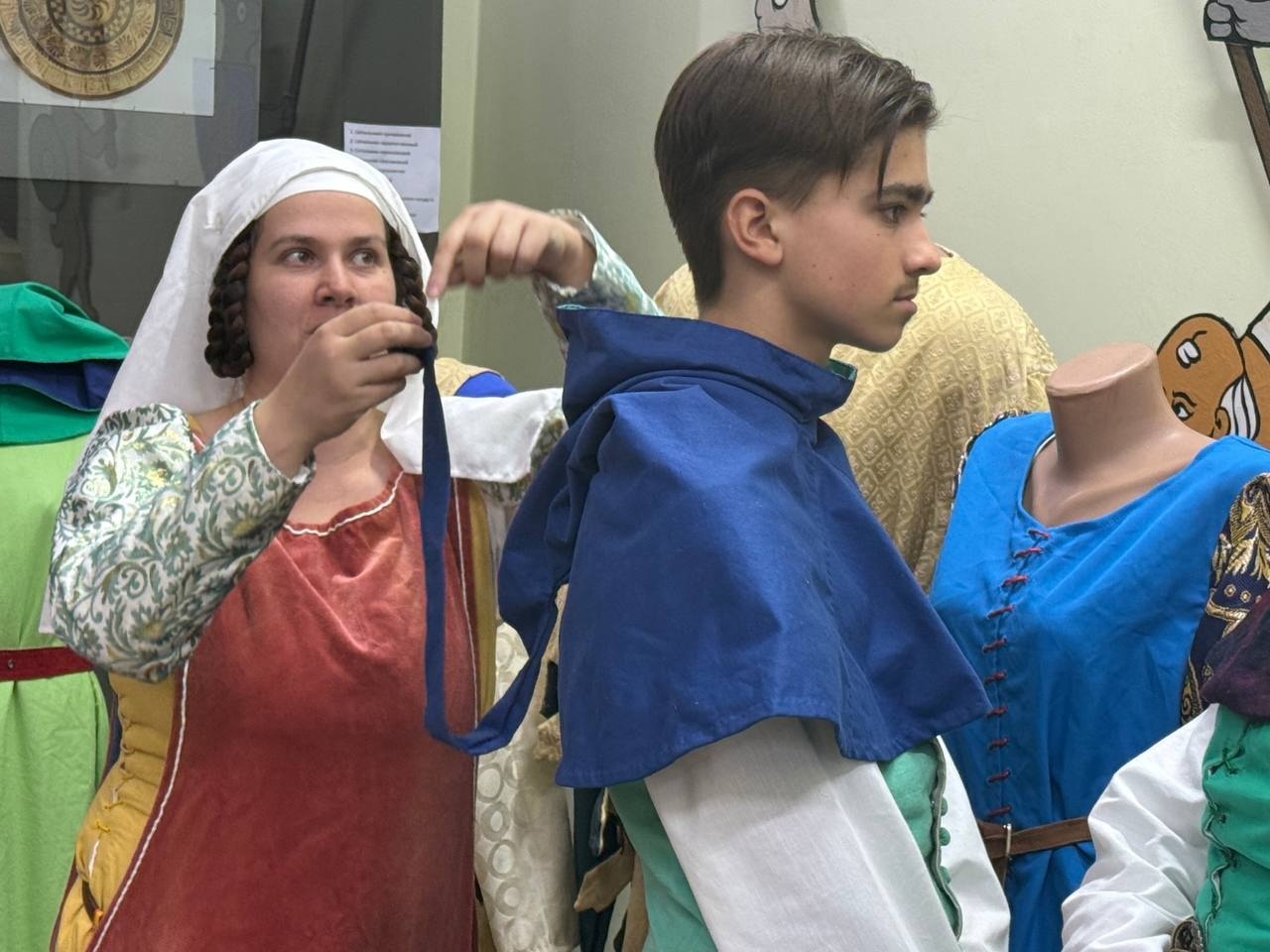 Брязкали обладунками, співали пісень та донатили захисникам. Вечір середньовіччя у музеї