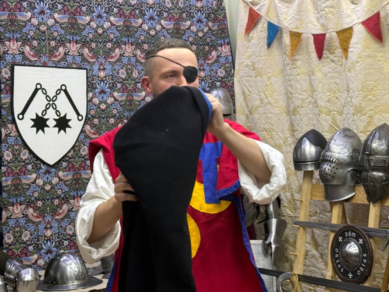 Брязкали обладунками, співали пісень та донатили захисникам. Вечір середньовіччя у музеї
