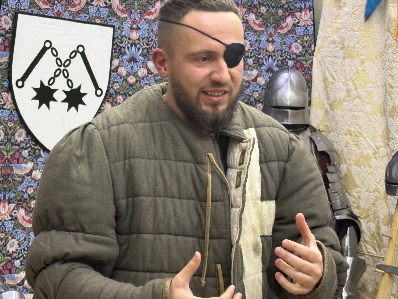 Брязкали обладунками, співали пісень та донатили захисникам. Вечір середньовіччя у музеї