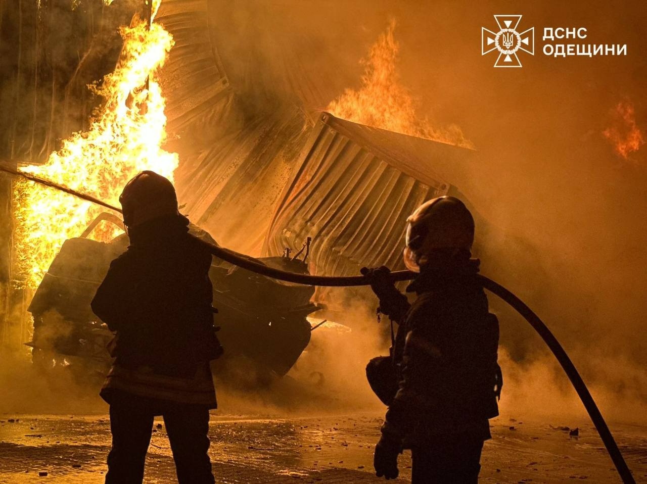 Нічна атака на Одещину: пожежі, поранені, знеструмлені будинки
