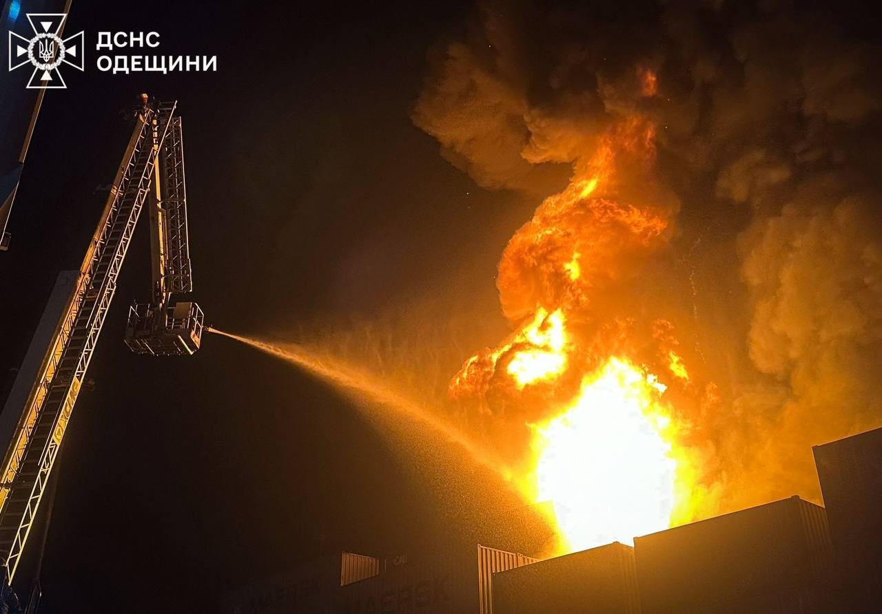 Нічна атака на Одещину: пожежі, поранені, знеструмлені будинки