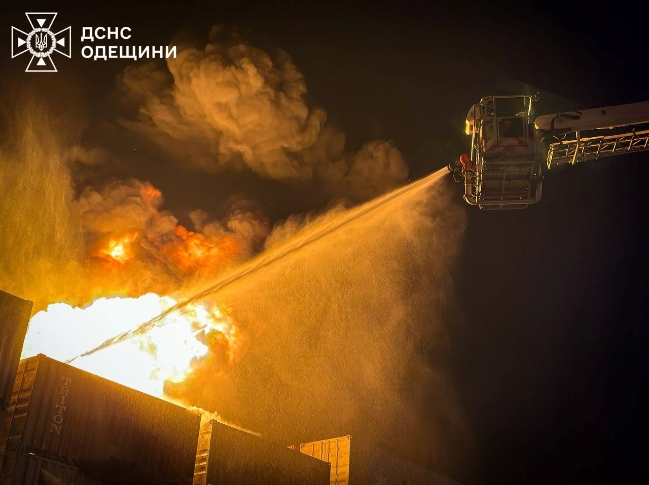 Нічна атака на Одещину: пожежі, поранені, знеструмлені будинки