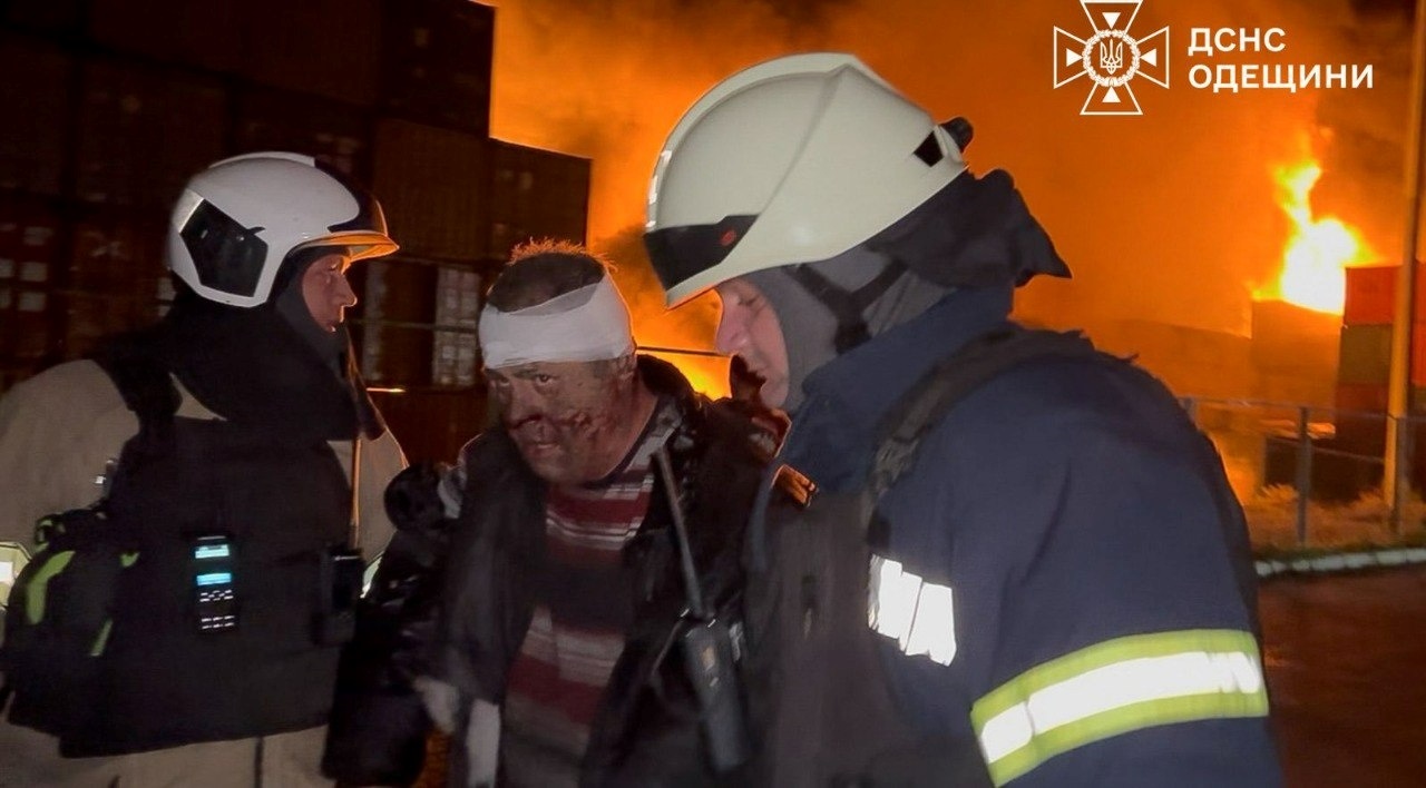 Нічна атака на Одещину: пожежі, поранені, знеструмлені будинки