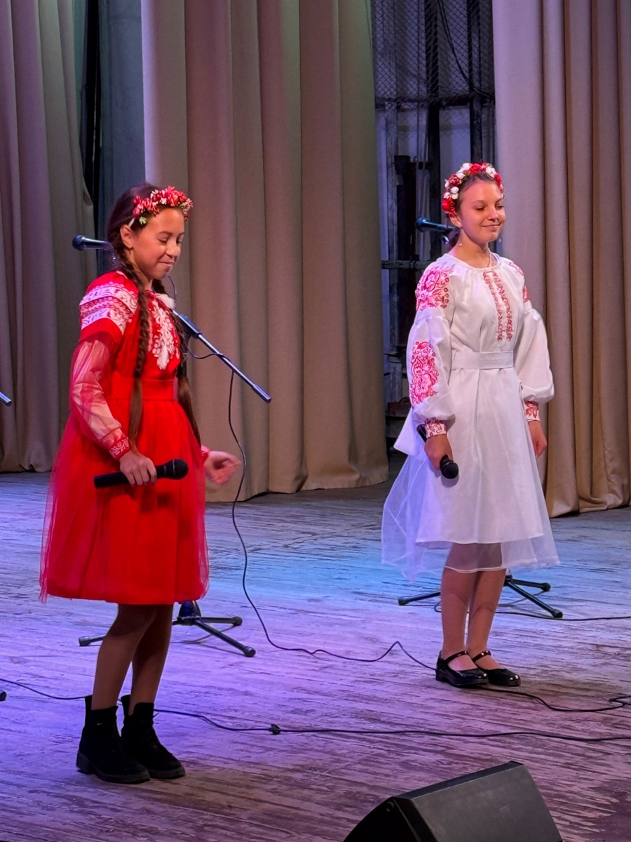 Святковий концерт у Первомайську: співали «Червона калина» і «Калинове зерня»