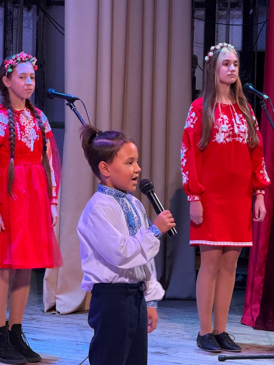 Святковий концерт у Первомайську: співали «Червона калина» і «Калинове зерня»