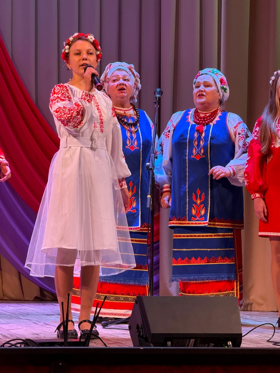 Святковий концерт у Первомайську: співали «Червона калина» і «Калинове зерня»