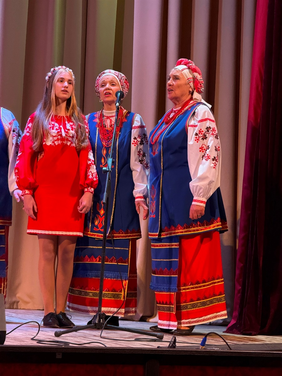 Святковий концерт у Первомайську: співали «Червона калина» і «Калинове зерня»