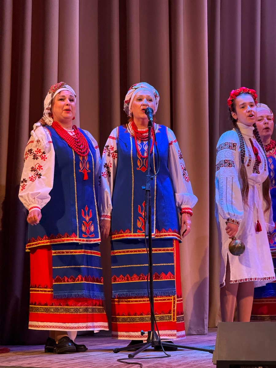 Святковий концерт у Первомайську: співали «Червона калина» і «Калинове зерня»