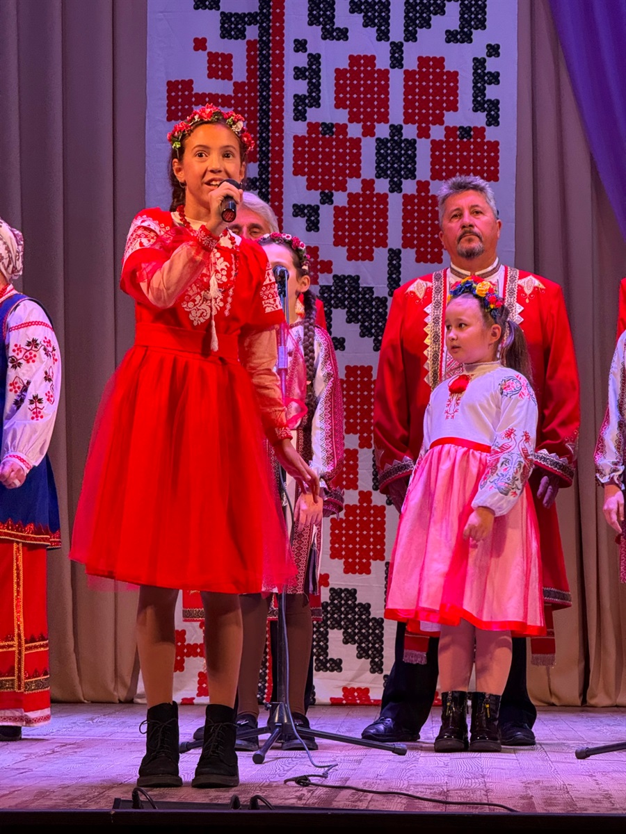 Святковий концерт у Первомайську: співали «Червона калина» і «Калинове зерня»