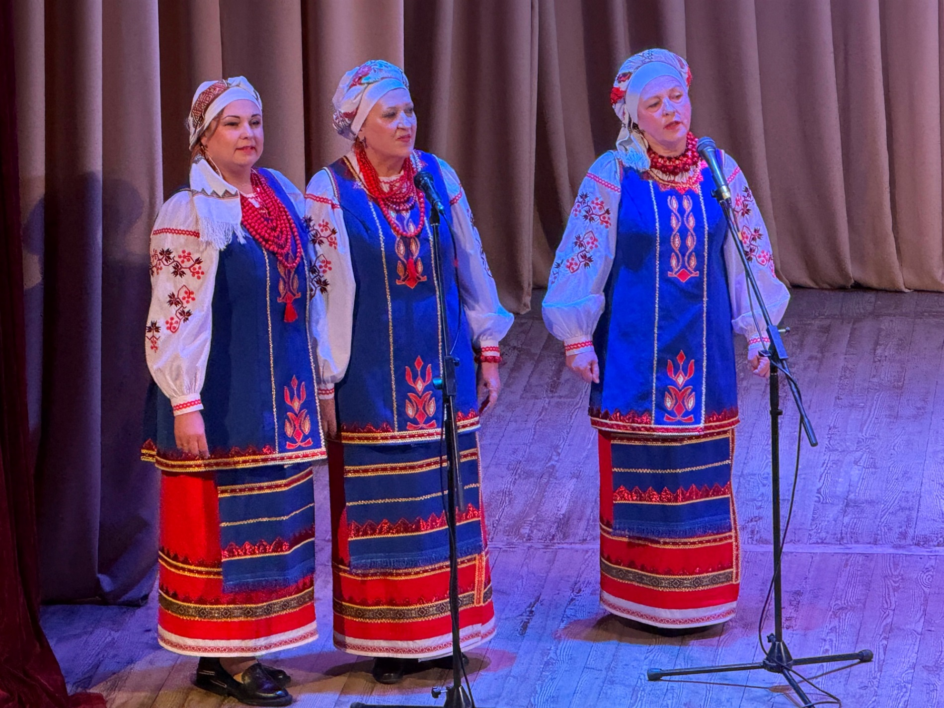 Святковий концерт у Первомайську: співали «Червона калина» і «Калинове зерня»