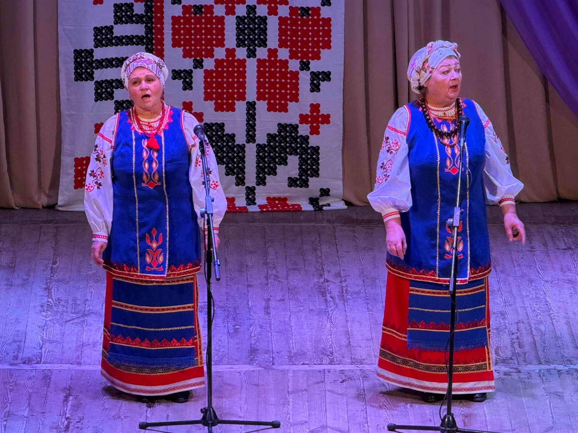 Святковий концерт у Первомайську: співали «Червона калина» і «Калинове зерня»