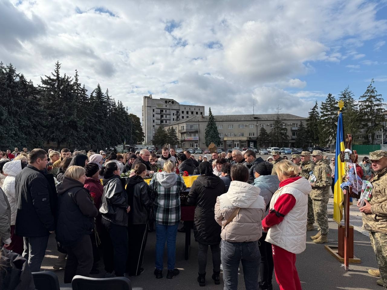 Первомайськ попрощався із захисником України Олександром Романіком