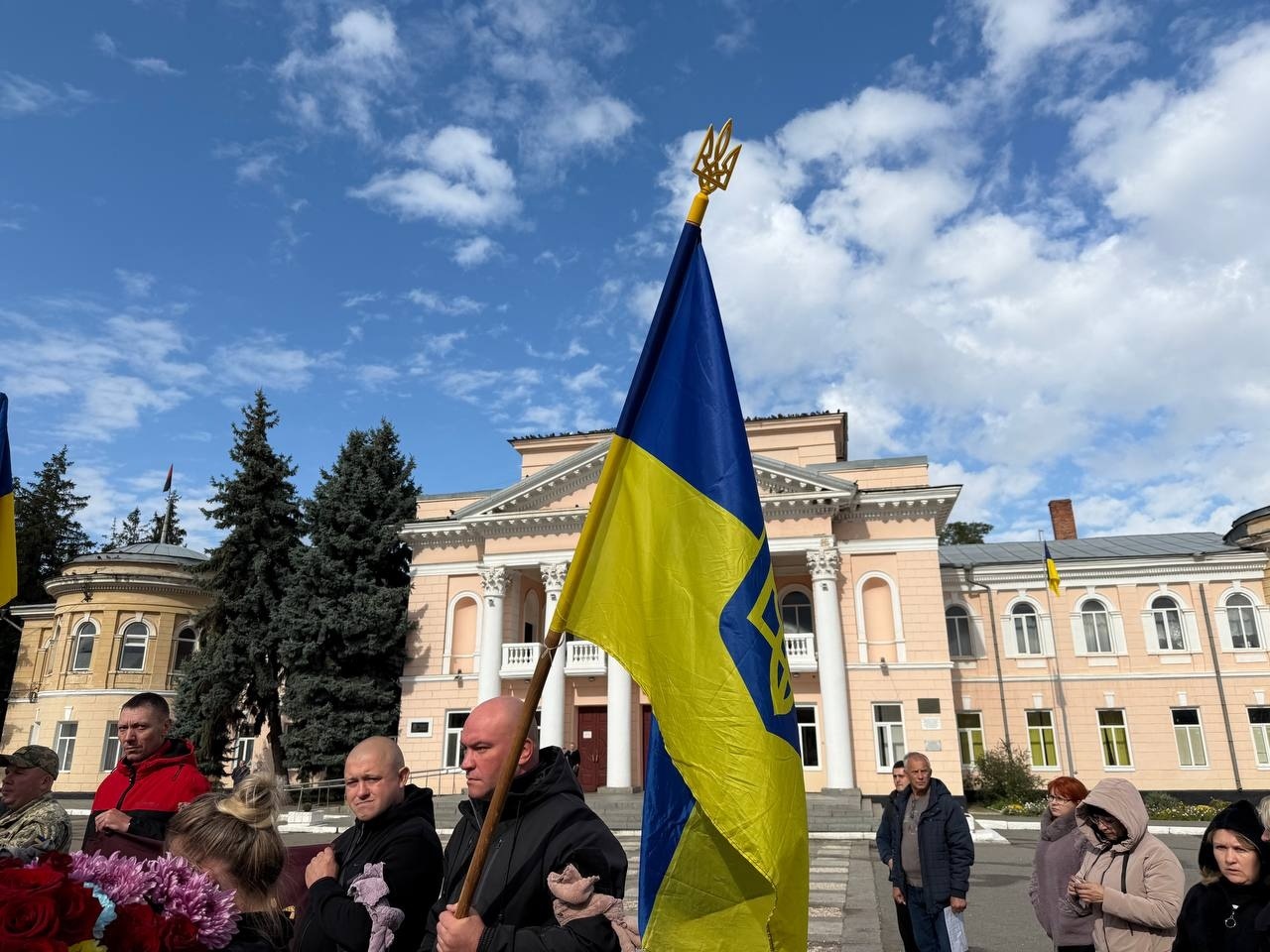 Первомайськ попрощався із захисником України Олександром Романіком