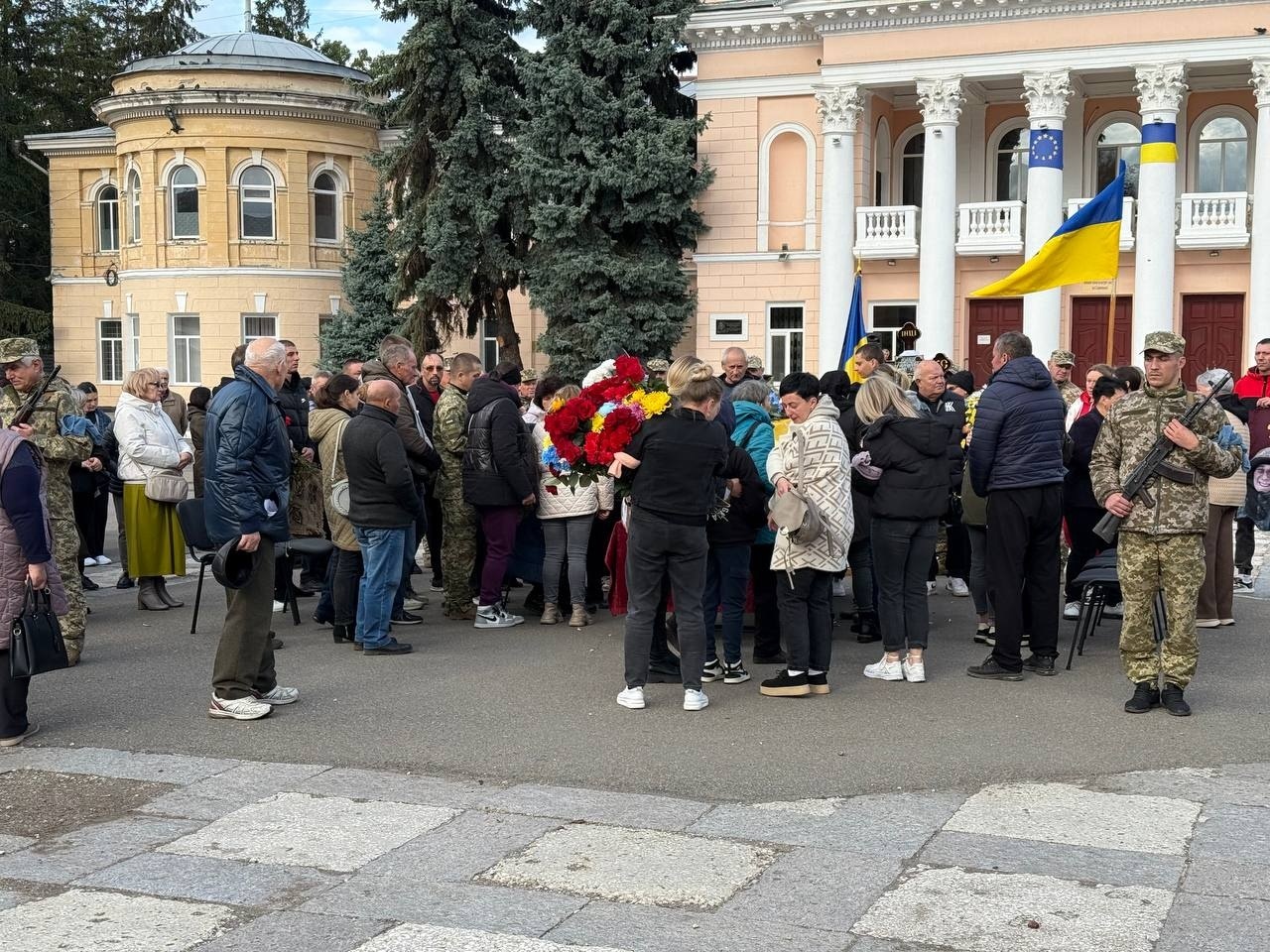 Первомайськ попрощався із захисником України Олександром Романіком