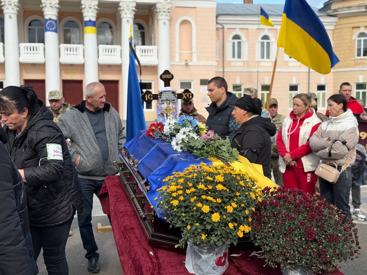 Первомайськ попрощався із захисником України Олександром Романіком