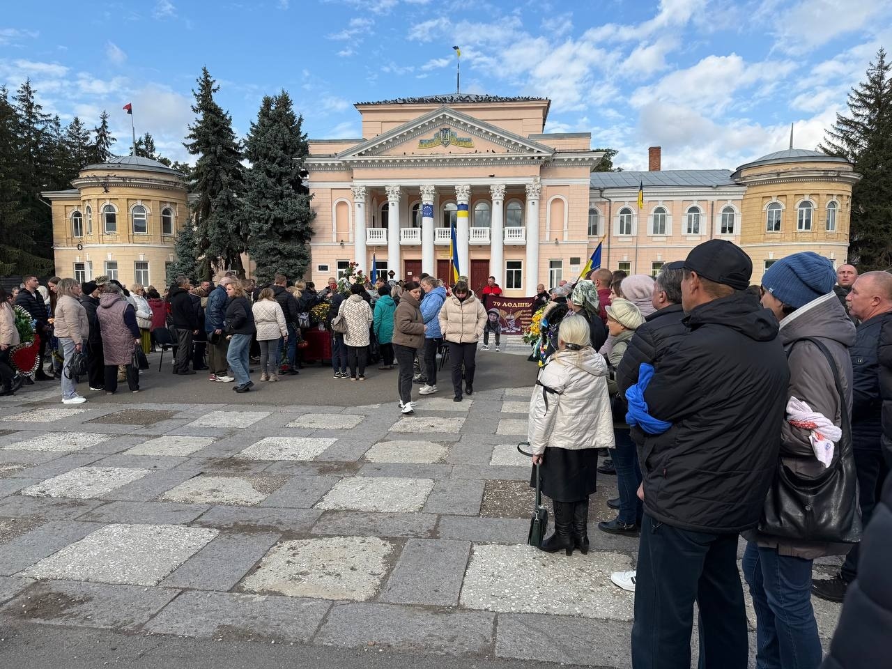 Первомайськ попрощався із захисником України Олександром Романіком