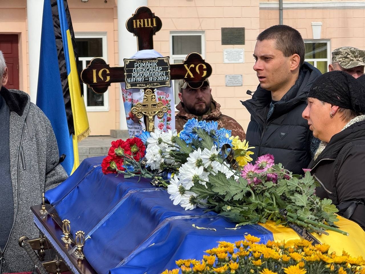 Первомайськ попрощався із захисником України Олександром Романіком