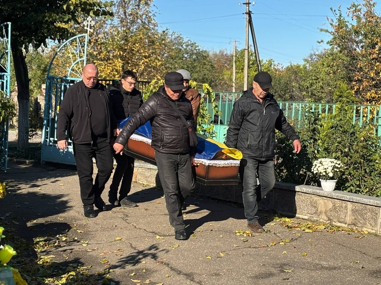 Первомайська громада прощається із загиблим захисником Ігорем Хрульовим
