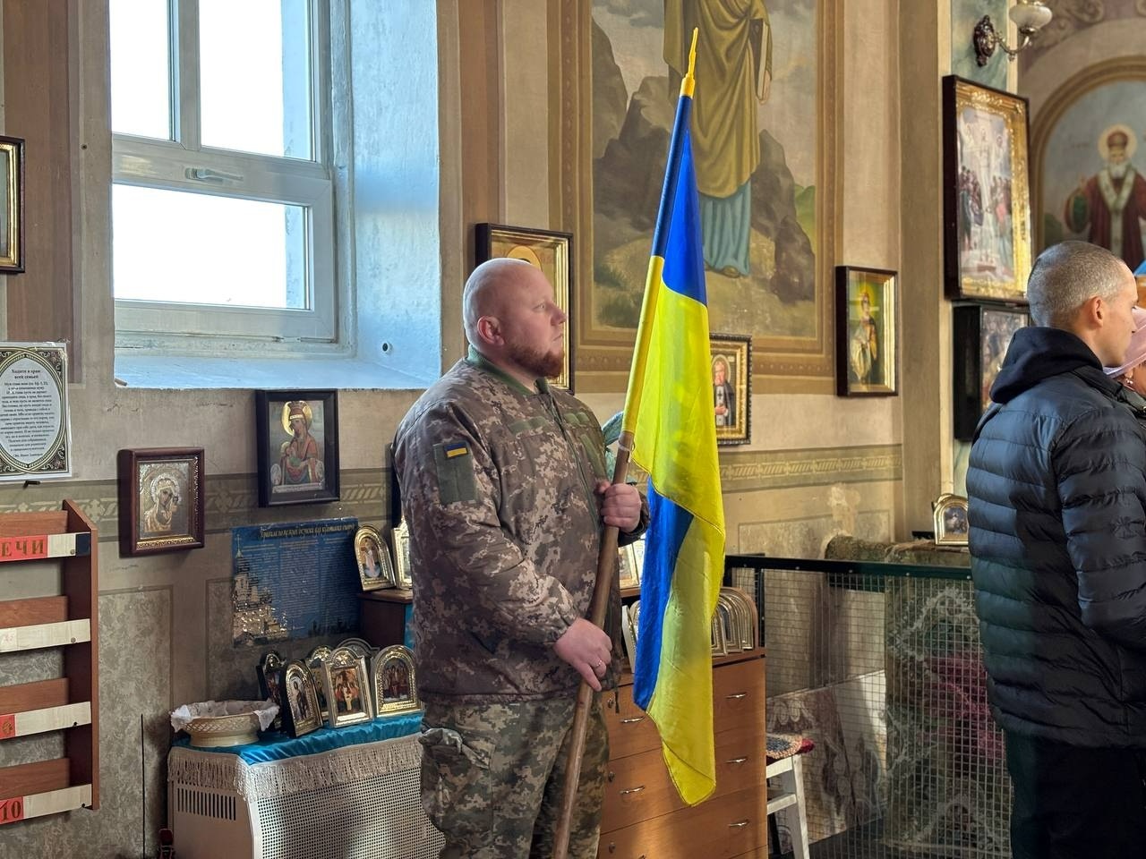 Первомайська громада прощається із загиблим захисником Ігорем Хрульовим