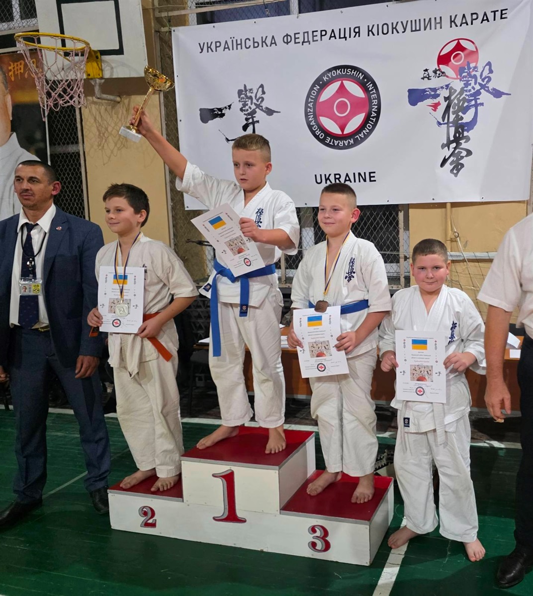 Дві золоті, срібна та 5 бронзових медалей: здобуток первомайських каратистів у Львові