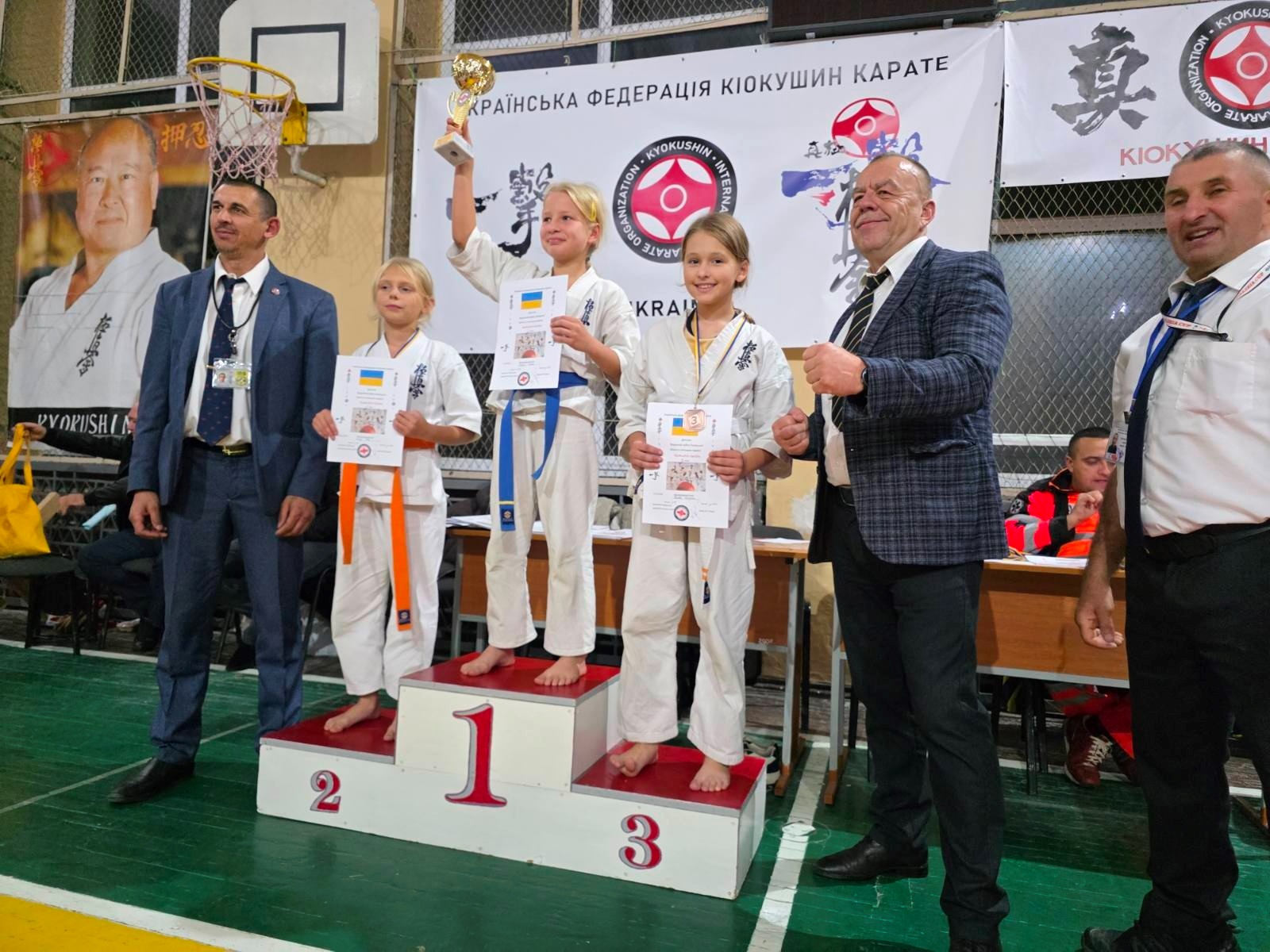 Дві золоті, срібна та 5 бронзових медалей: здобуток первомайських каратистів у Львові