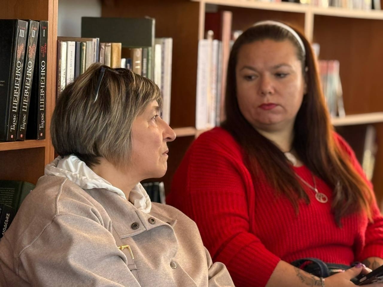 «Краплі світла»: у Первомайську презентували нову збірку поезій Антоніни Пожарницької