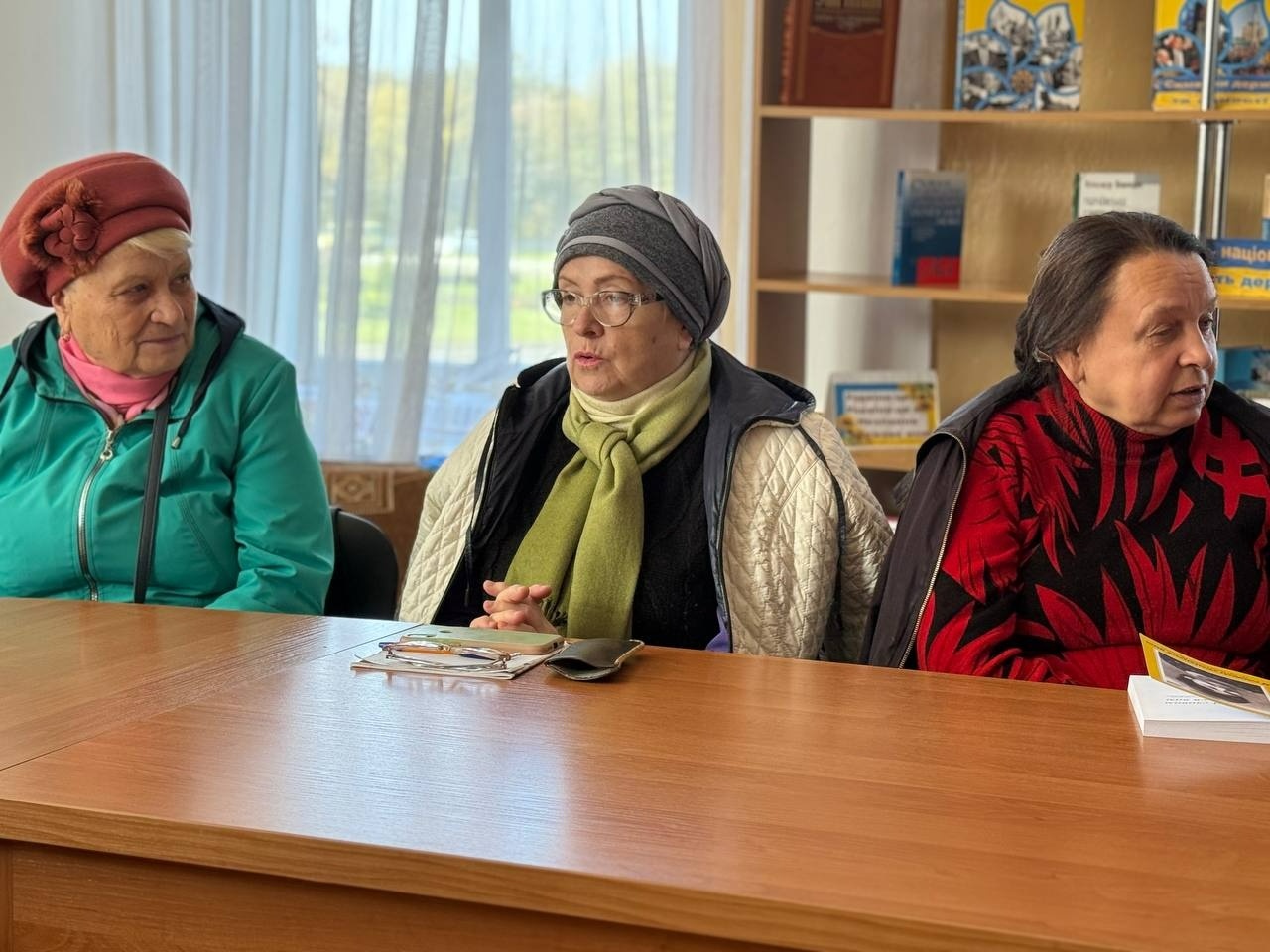 «Краплі світла»: у Первомайську презентували нову збірку поезій Антоніни Пожарницької