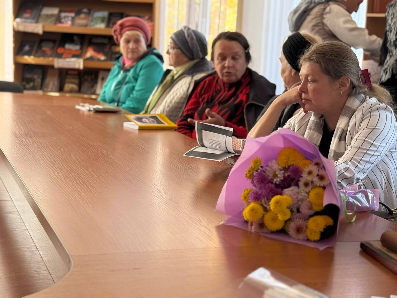 «Краплі світла»: у Первомайську презентували нову збірку поезій Антоніни Пожарницької