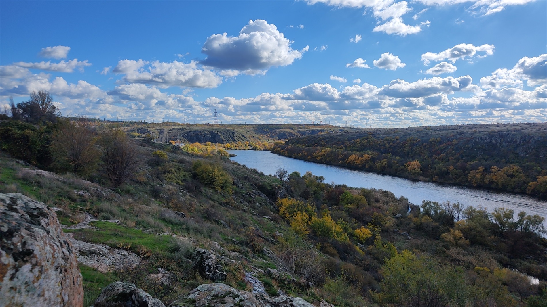 У Мигії сонячно, в Грушівці хмарно: три фотоподорожі осіннім Гардом