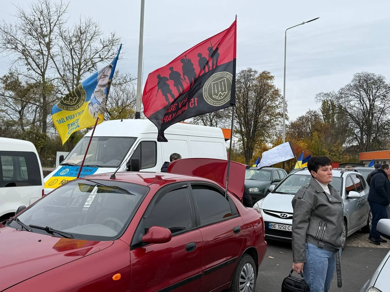 У Первомайську відбулися автопробіг та мирна акція на підтримку полонених і безвісти зниклих